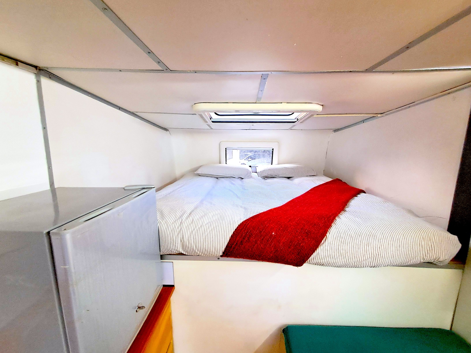 TC 2.0 Ulen cab-over bed