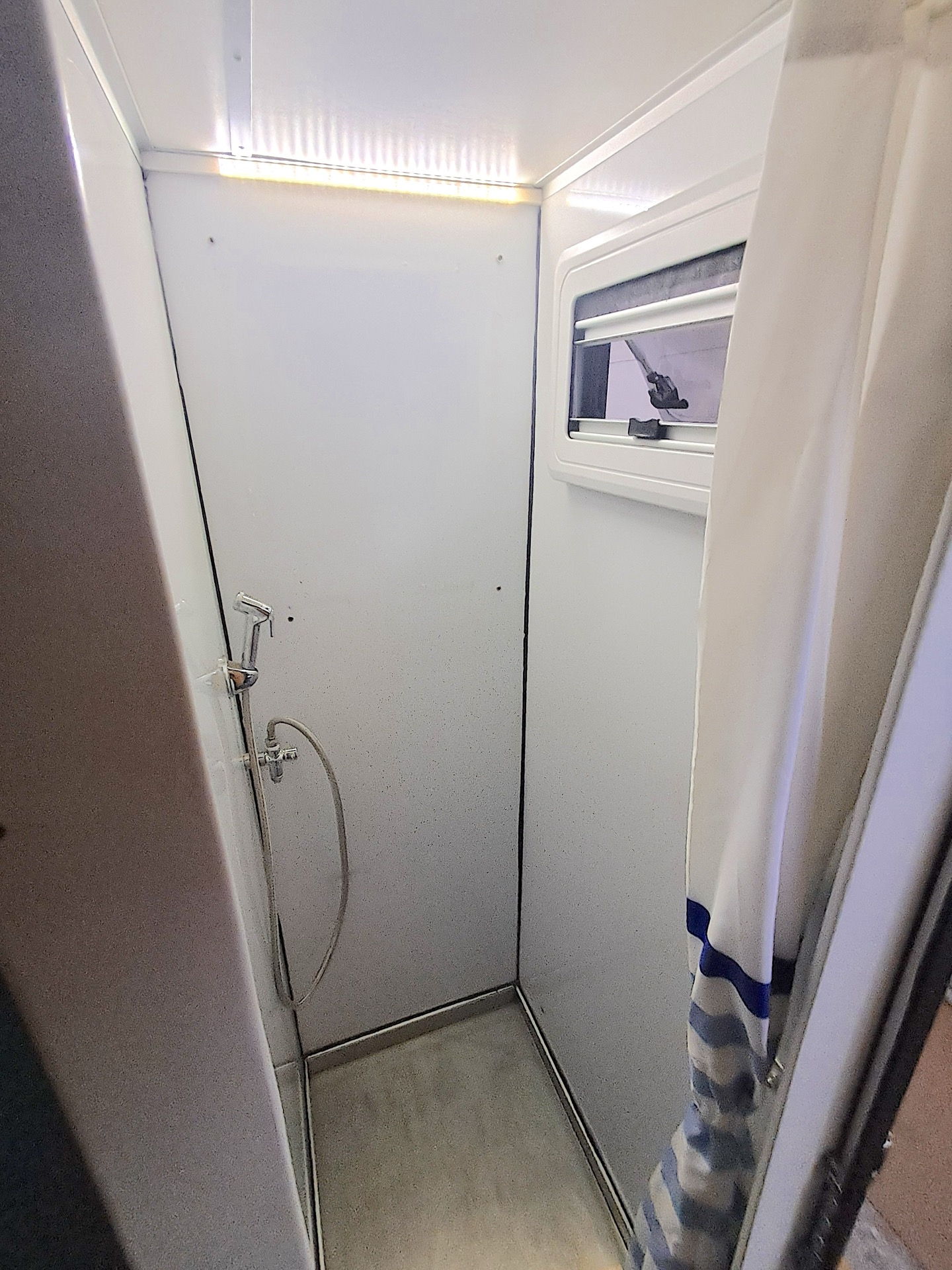 TC 2.0 Ulen interior shower